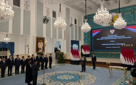 President Prabowo Subianto Swears In Suahasil Nazara as Indonesia's New Finance Minister
